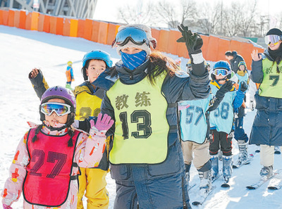 北京冬奥会、冬残奥会后的首个冰雪季——冰雪运动热 消费势头旺